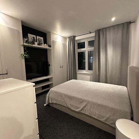 Luxury Bedroom Excel Лондон Екстер'єр фото