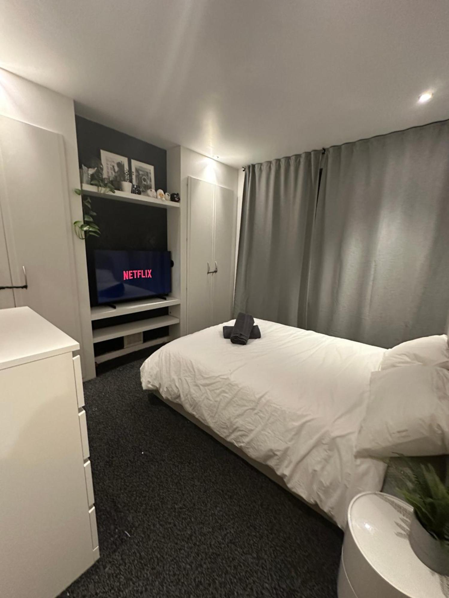 Luxury Bedroom Excel Лондон Екстер'єр фото